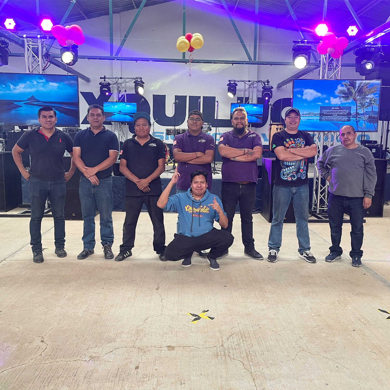 Equipo de MTR Eventos en el escenario